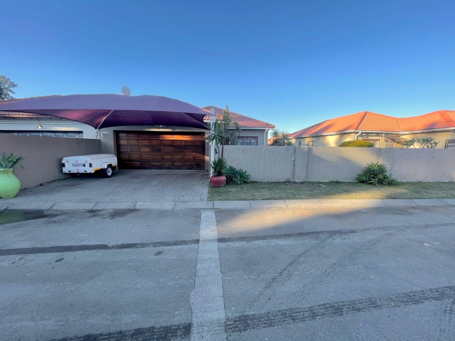 4 Bedroom Property for Sale in Waterval East North West